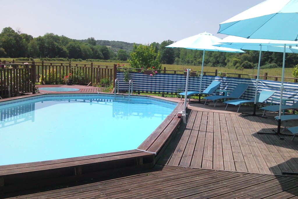 Swimming pool and paddling pool