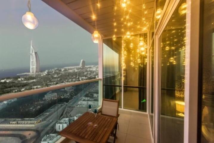 Top Floor Cozy 2 BR Sea and Burj Al Arab views