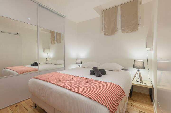 La habitación de los padres en la parte trasera y tranquila / Master bedroom quiet on the back