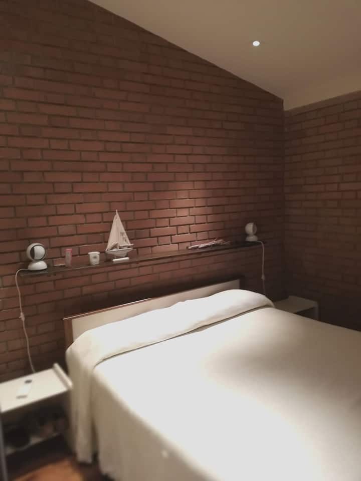 The upper floor double bedroom