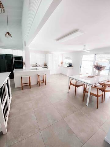 White House Noosa with Magnesium Pool and firepit gallery image 5