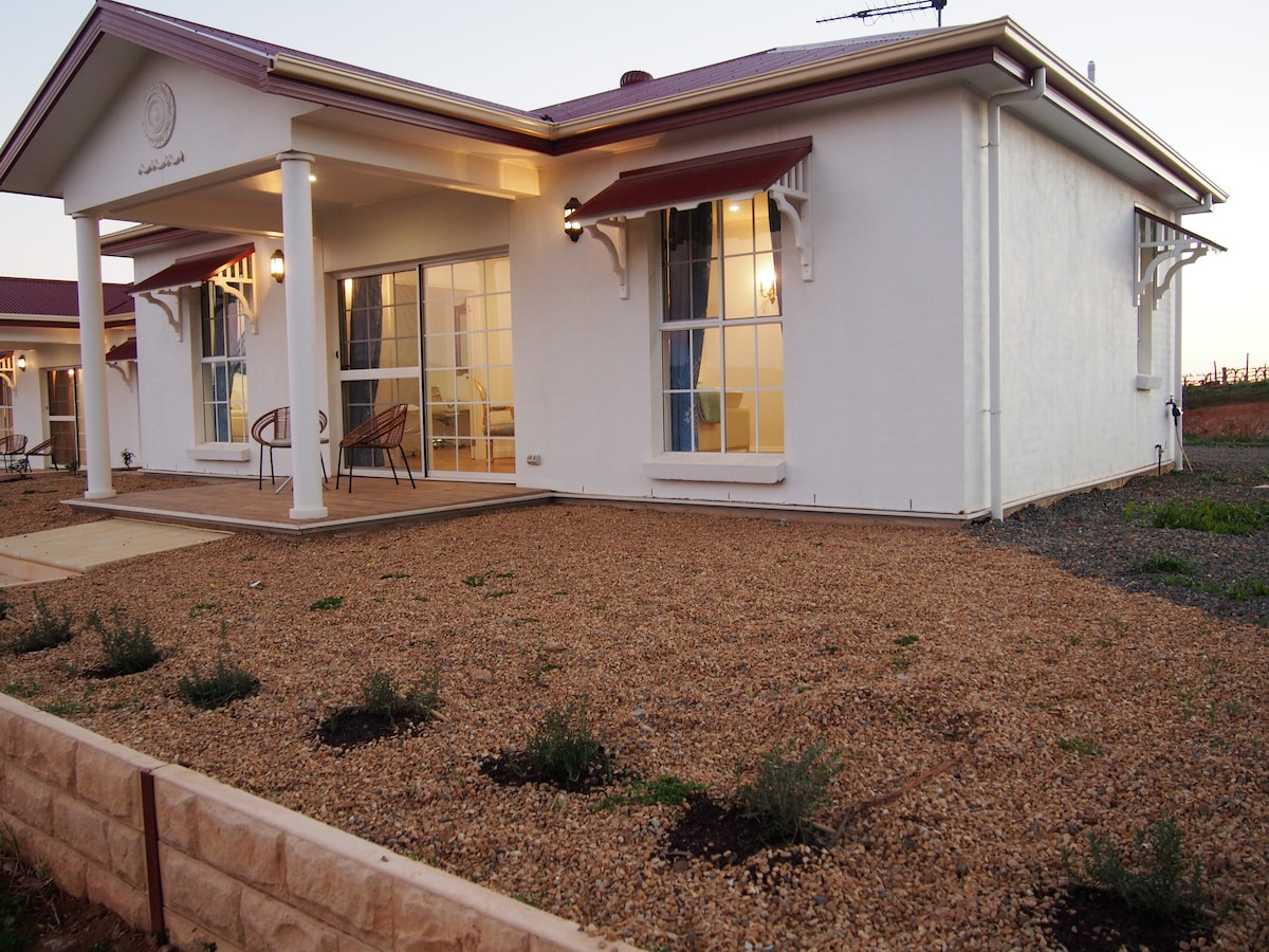 1837 Barossa Luxury Vineyard Cottage. S Australia