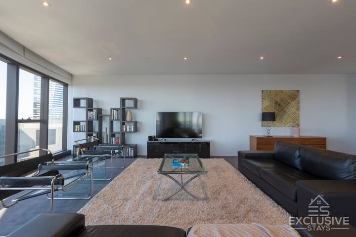 Luxurious 3-Bed 2-Bath 1-Car with WiFi gallery image 5