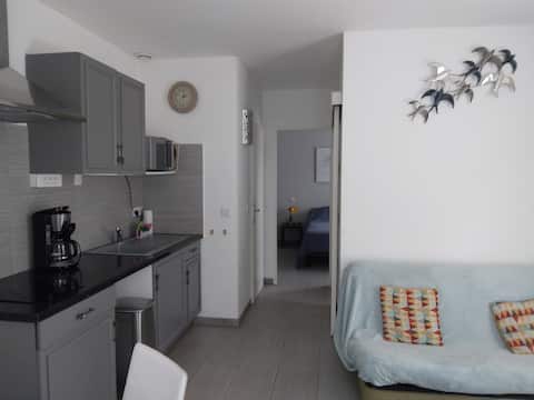 Small house with garden and secure parking