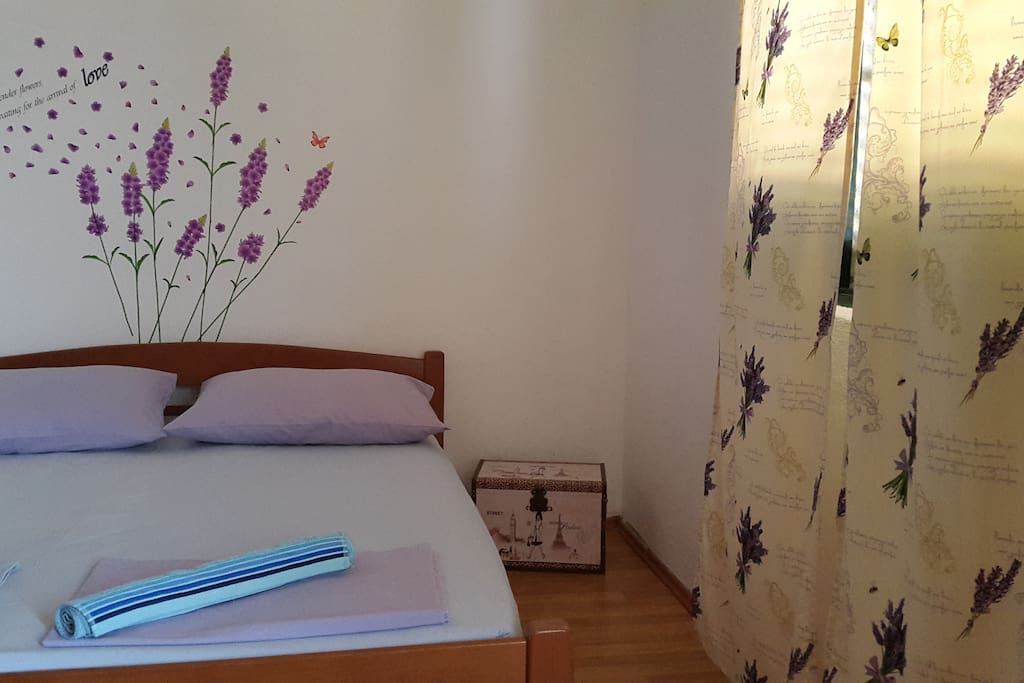 Relaxing lavender double room with sea/beach view