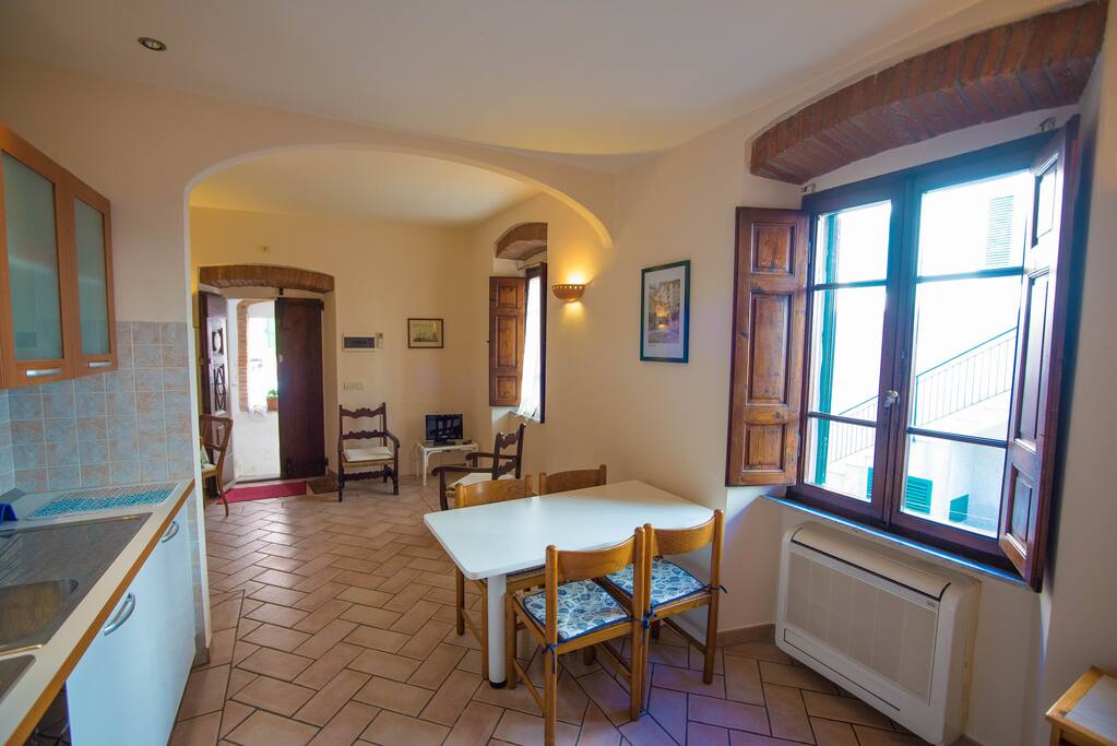 Dall'ingresso al soggiorno