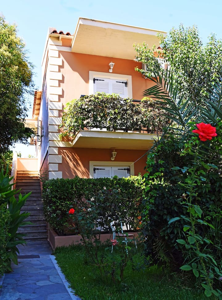 Apartment On The First Floor,300m.from The Beach. - Corfou