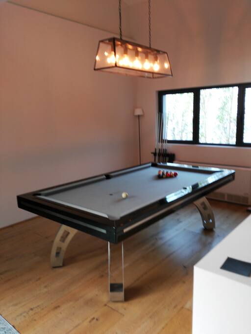 Pool table