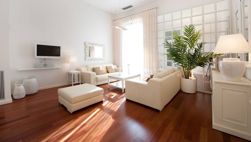 Five bedroom apartment Plaza Catalunya You Stylish gallery image 4