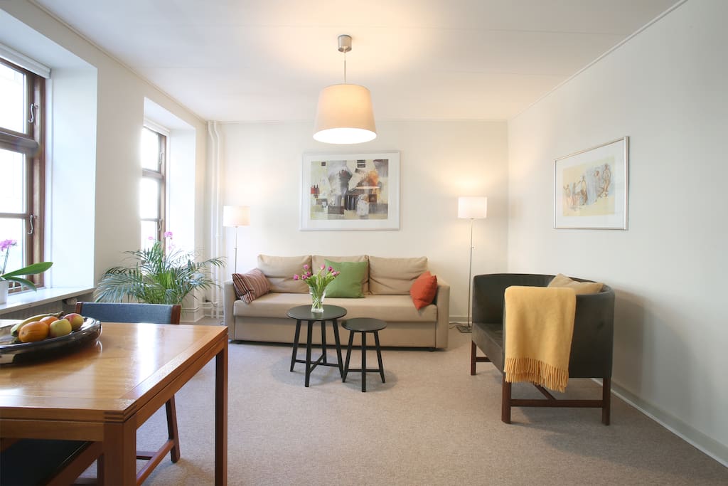 Living/dining room with fast WIFI