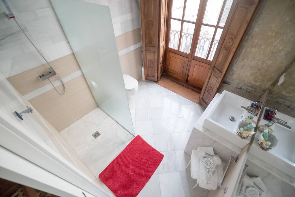 toilette y lavabo