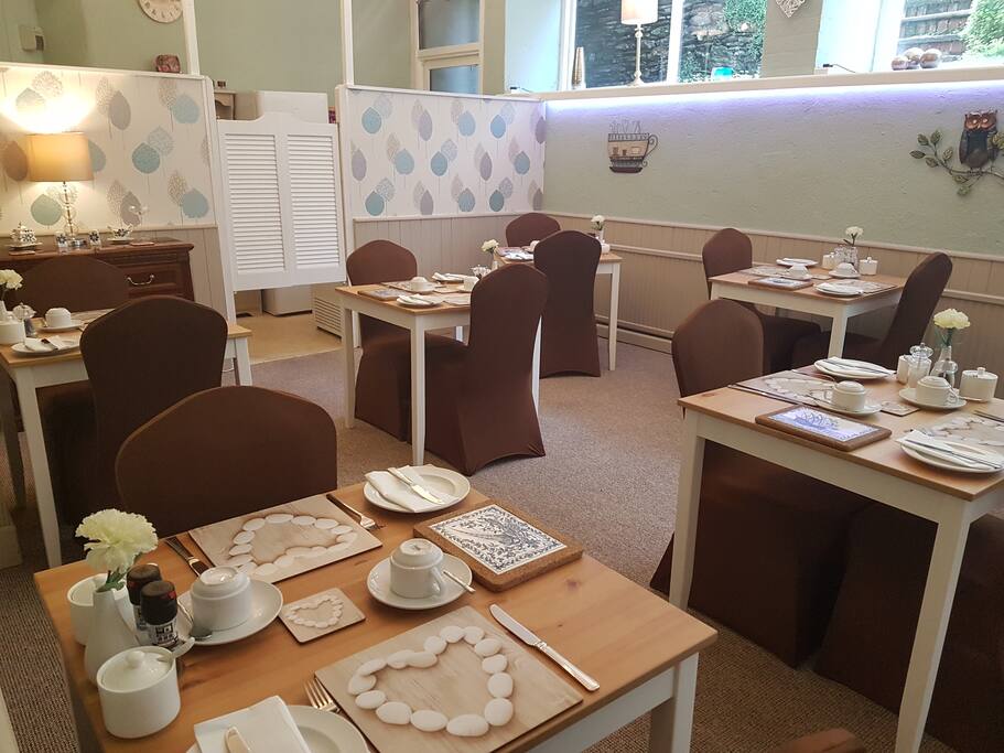 Spacious Breakfast Room