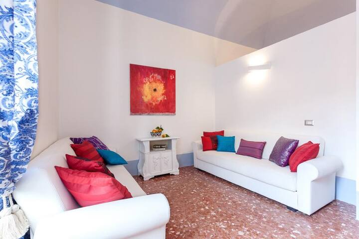 Modern loft overlooking downtown central 8 people gallery image 2