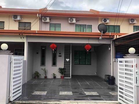 Ang Lee Holiday Home 1- Semporna Home 1 ⁕️ -3 Rooms 2 Bathrooms | Tourist Pier 650m