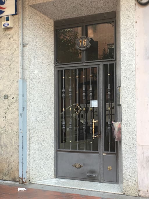 Portal de la calle Avenida Perez Galdós 76