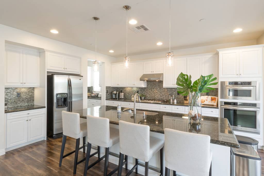 Modern Bar and Kitchen