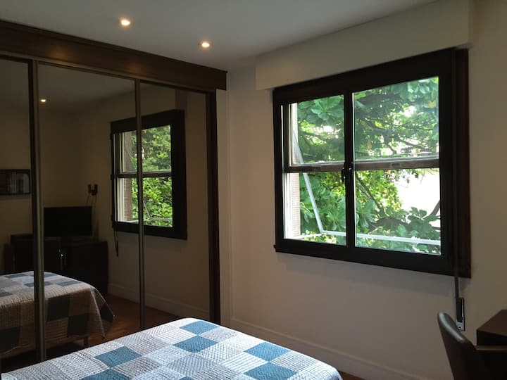 Segunda suite, vista a la ventana. 