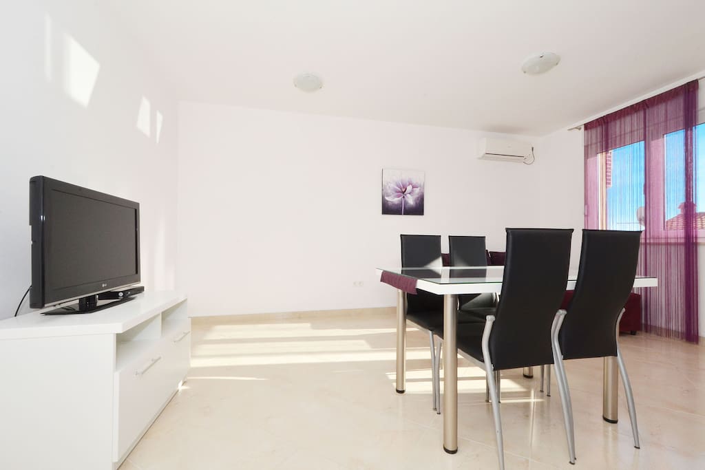 Open kitchen/dining/living room area