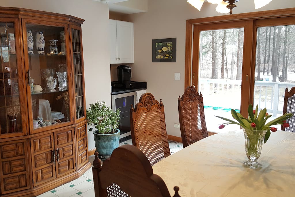 dinning room/small beverage counter and wine cooker