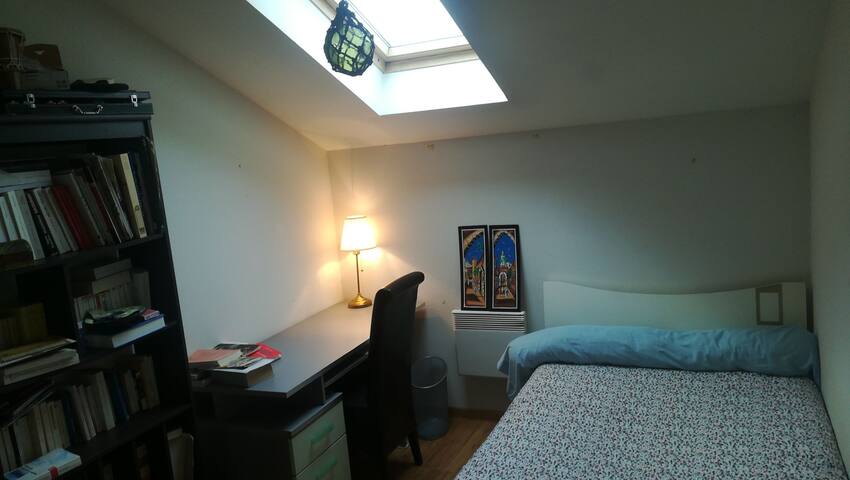 CHAMBRE Place des Basques