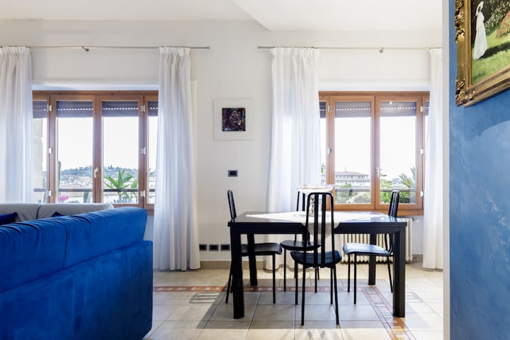 Convenient Apartment in front of Train Station