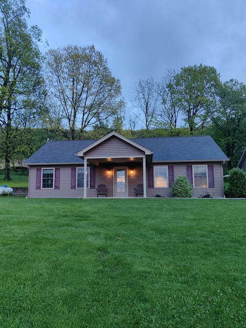Country Spring Farm Cottage with Breathtaking View