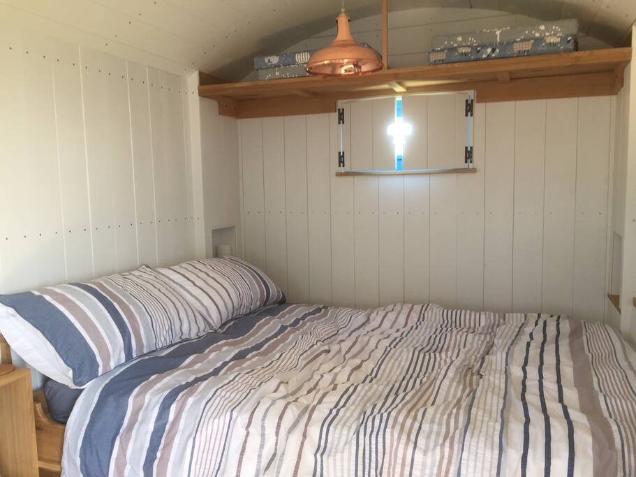 The double bed revealed!