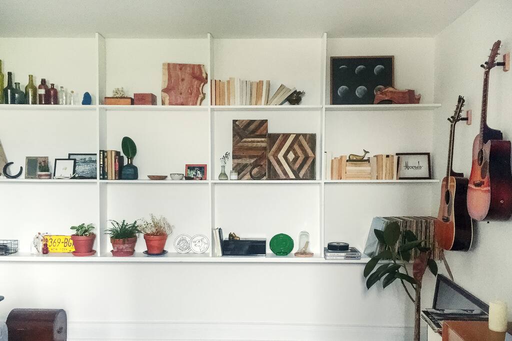 Wall decor, plants.