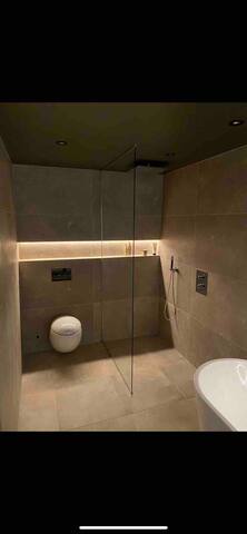 Stor flott enebolig med hage, terasse, sauna m.m gallery image 3