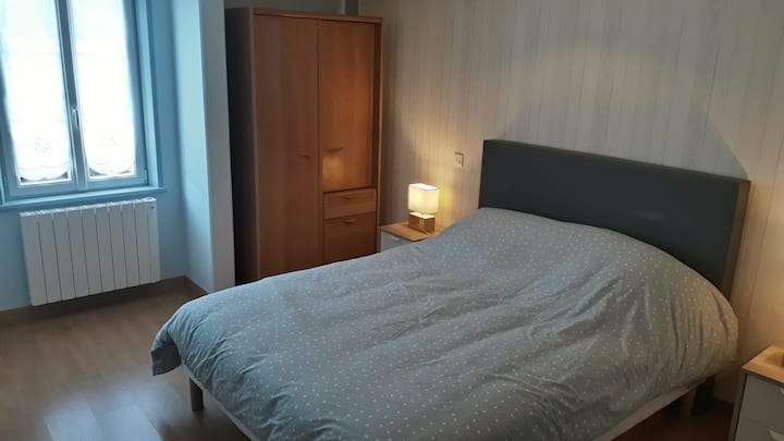 Chambre 1 (إضاءة 160 سم × 200 سم)
