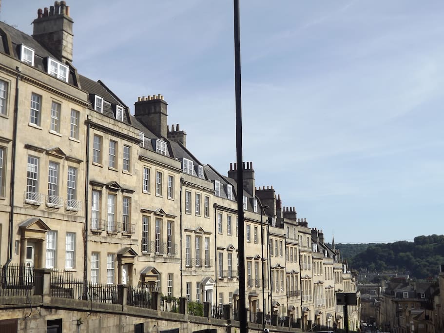 Central location beside The Assembly Rooms & Kings Circus