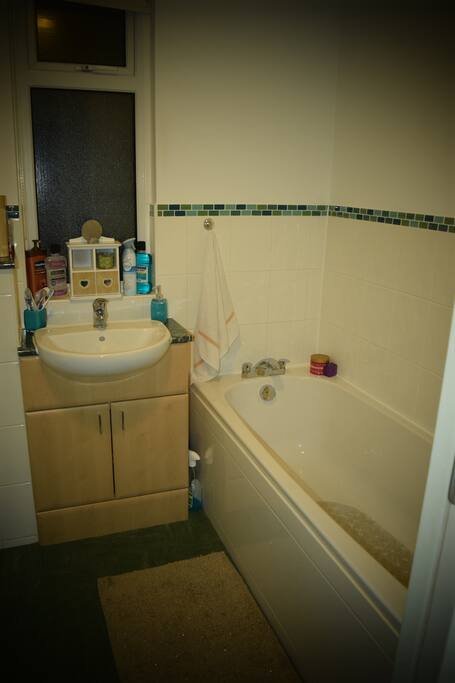 Bathroom sink + bath