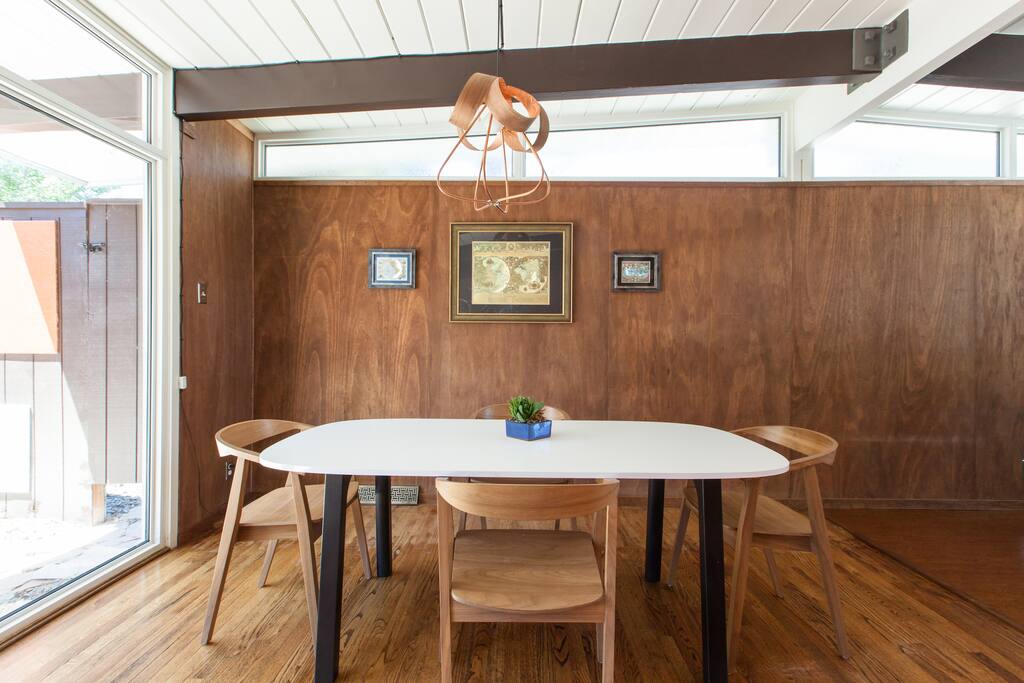 Indoor/Outdoor Dining Feel, Lots of Sunlight
