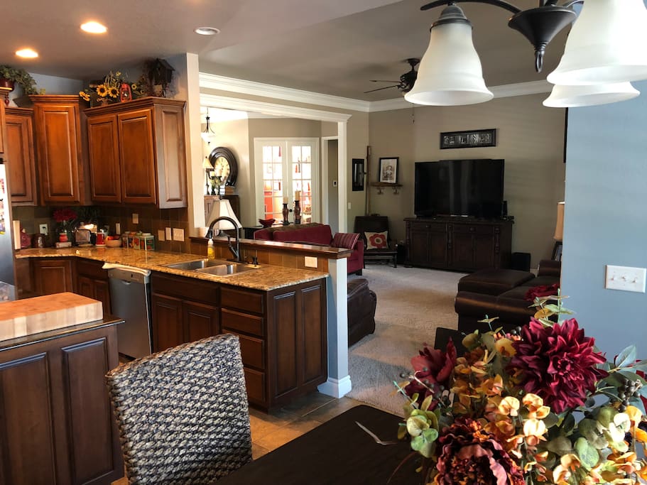 Kitchen nook to Living
