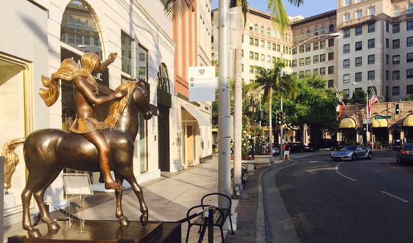 Beverly Hills 90210. Live like a Movie-Star!