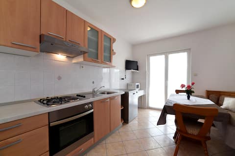 Top performing Airbnb: Apartment 1 (6+3) in Supetarska Draga