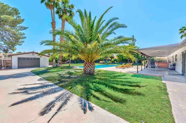 Vip! Las Vegas High End Villa Big Backyard gallery image 5