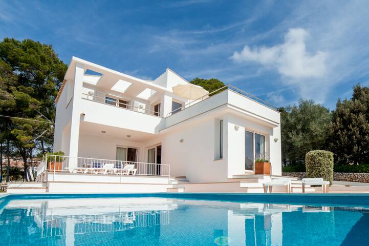 Villa con piscina en Cala Galdana gallery image 2