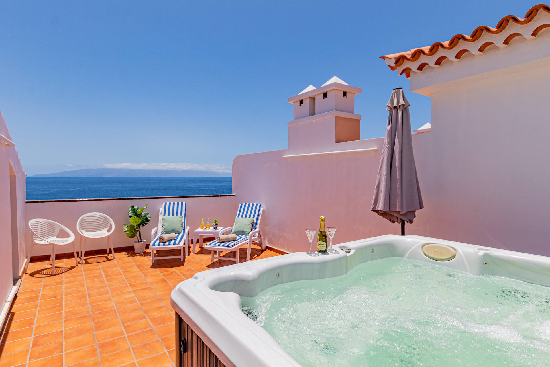 Penthouse Apt with Jacuzzi by Dream Homes Tenerife