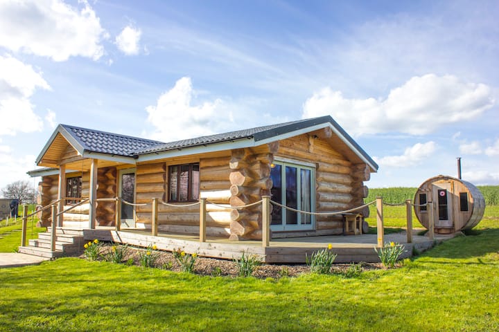 Owl's Rest Off-Grid with private Hot Tub