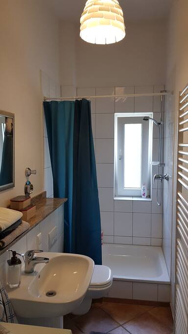 Badezimmer mit Waschmaschine