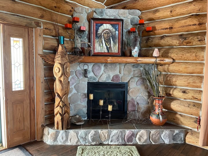 Log Home With Million-dollar View - サウス・ダコタ