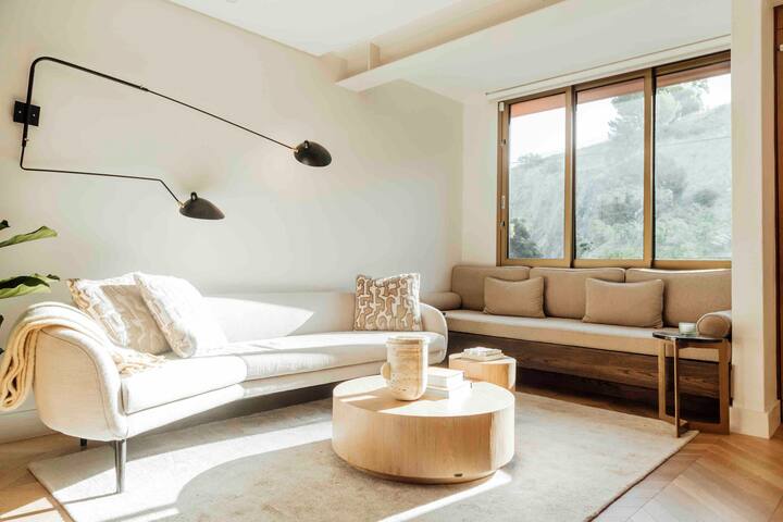 The Bateleur On Loader gallery image 3