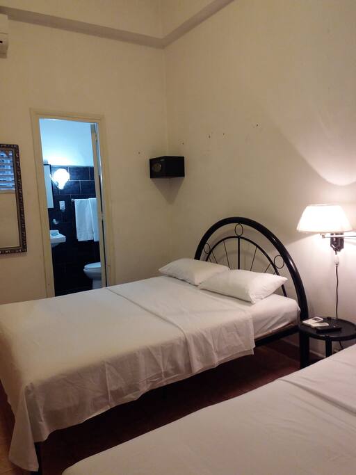 Habitación y baño