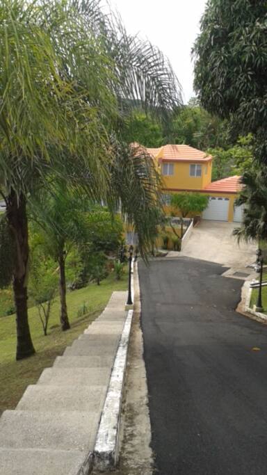 Driveway entrance to Hacienda Ava Sabanera