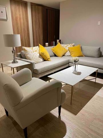 Cuauhtemoc 2 blocks from Reforma. Garden 2BR 2bath