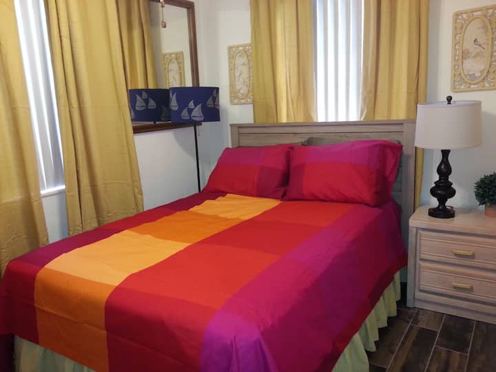 ห้องนอนที่ 2 เตียงควีนไซส์