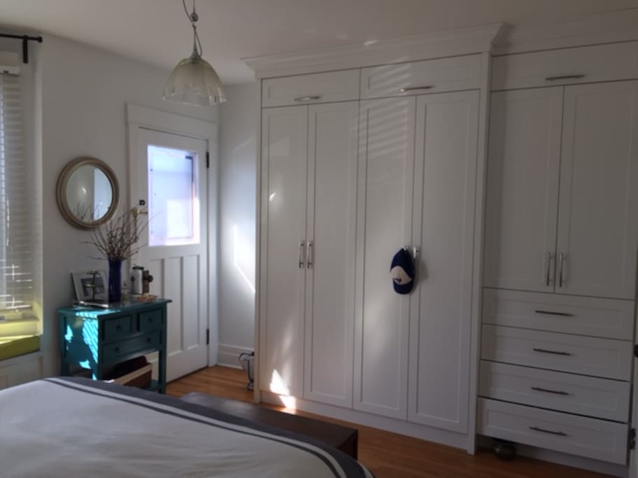 Master Bedroom (with balcony)