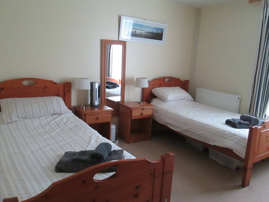 twin bedroom with space for crib
mattresses new 2017