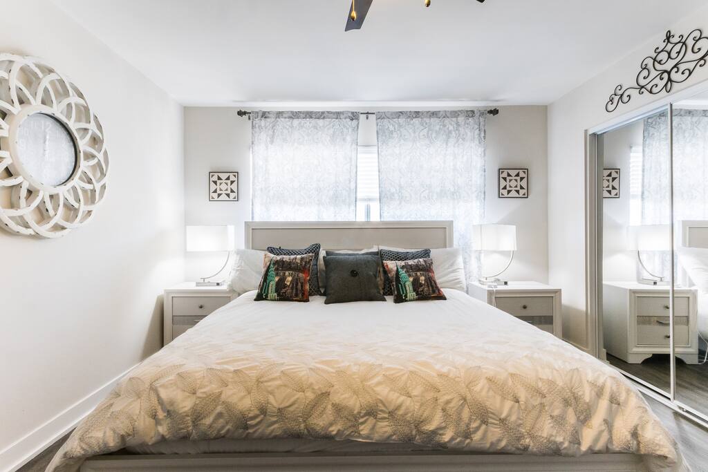 King-size bed, closet + full length mirrors to right and TV behind (see later photos)